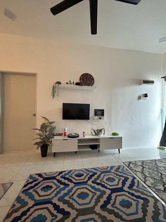Zh Homestay Teluk Batik Lumut Exterior foto